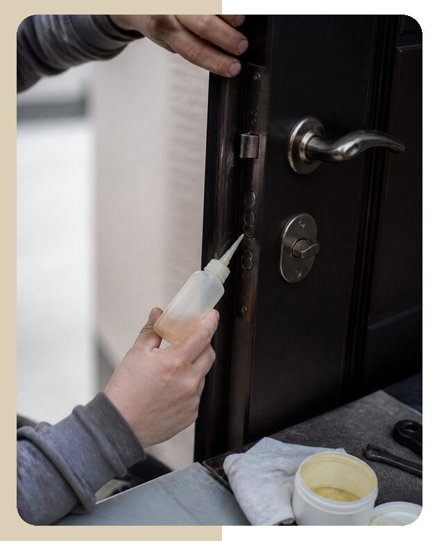 Профессиональная смазка дверной фурнитуры с выездом в Гулькевичах